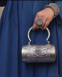 Silver color carving metal round clutch purse