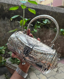Silver color carving metal round clutch purse