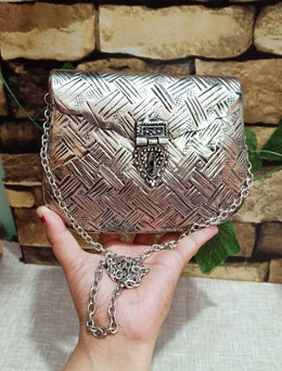 silver color clasp opening box clutch purse