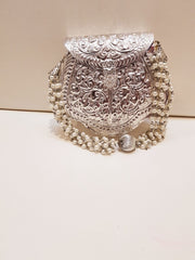 INDIAN METAL VINTAGE CLUTCH PURSE