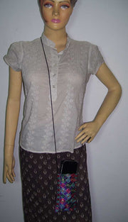 MIRROR EMBROIDERY BORDER MOBILE POUCH