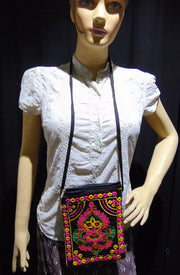 FLOWER DESIGN MOBILE POUCH