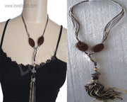 THREAD NECKLACE WITH GLASS BEAD