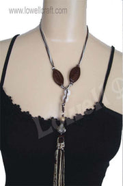 THREAD NECKLACE WITH GLASS BEAD