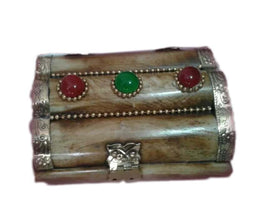 RECTANGLE SHAPE BONE JEWELRY BOX WITH STONE