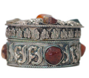 METAL JEWELERY BOX DECORATED WITH STONE