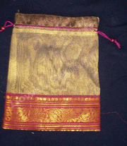 MEDIUM SIZE ORGANZA POUCH WITH 1 BORDER