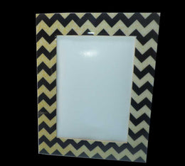 WOODEN PHOTO FRAME ENAMEL ZIG ZAC DESIGN